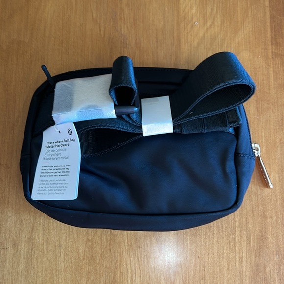 Everywhere Belt Bag *Metal Hardware - Picture 2 of 3